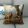 Housse de coussin en lin avec motif cerf de forêt sur un canapé gris pour décoration - Style Peinture à l'Huile Élan de Forêt (7)