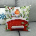 Housse de coussin en lin avec oiseau rouge-gorge aquarelle et baies de houx sur un canapé - Rouge-gorge sur Pont en Bois Rouge (11)