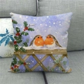 Housse de coussin de Noël avec rouge-gorges aquarelle et baies sur canapé gris - Deux Rouge-gorges sur la Clôture (12)