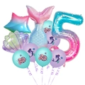 Détail de ballons sirène avec chiffre cinq en aluminium et coquillages marins - Style Numéro Cinq (h019)