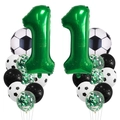 Déco de fête foot avec ballons chiffre 11 verts et ballons en latex à motif football - Nombre 11