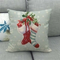 Housse de coussin de Noël en lin avec chaussettes rouges et flocons sur fond bleu clair - Chaussettes de Noël et Flocons de Cadeaux (26)