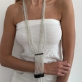 Böhmische mehrlagige Perlenhalskette mit Quasten und langen Y-förmigen Kristallketten für Damen - Silber-Schwarz Gemischter Stil (K2-07587)