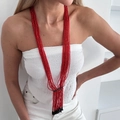 Details einer böhmischen roten Perlenkette mit mehrlagigen Quasten und schwarzen Akzenten - Rot-Schwarz Gemischter Stil (K4-07587)
