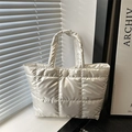 Borsa tote trapuntata argento metallizzato con manici e motivo a punto quadrato lucido - Bianco