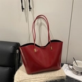 Grande borsa tote minimalista in pelle cerata rosso scuro per il pendolarismo autunno/inverno - Rosso