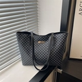 Grote shopper tas met blauw polkadotpatroon en gouden metalen logo-accenten - Zwart