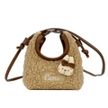 Khaki Schultertasche aus Lammfell-Imitat mit Plüschhasen-Detail und Stickerei - Braun