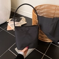 Minimalistische schwarze Stickerei-Eimertasche mit Hope and future Text für Alltag - Schwarz