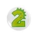 Detailansicht eines runden Ansteckbuttons mit grünem Cartoon-Dinosaurier Zahl 2 Motiv - Zahl 2