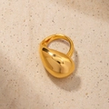 Macro-opname van 18K vergulde messing druppelring met hoogglans gepolijste afwerking - Goud