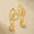 Orecchini geometrici cavi in oro 18K con ciondoli a sfera in metallo lucido - Oro