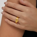 Gold plated ring with textured band and a dangling red teardrop zircon pendant - One Size / Gold