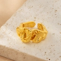 Bague en or 18 carats à texture lave irrégulière sur un socle en pierre de travertin - Style Texture Irrégulière Doré (JZ-18K-JS0013)