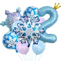 Dettaglio palloncino numero 2 tema ghiaccio con corona dorata e decorazioni a fiocco di neve - Set Frozen Numero Due
