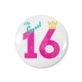 Gros plan d'un badge d'anniversaire My Sweet 16 de 58 mm avec chiffres roses et couronne - Numéro 16 / 58mm