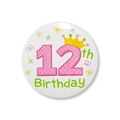 Vue détaillée du badge en fer-blanc 12e anniversaire avec motifs roses et couronne - 12ème Anniversaire (12)