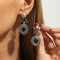 Boucles d'oreilles bohèmes vintage avec filigrane et pendentifs cœur en pierre noire - Disque Creux Vintage