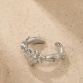 Bague étoile ouverte argentée au design minimaliste avec texture de flamme polie - Style Vintage Relief (BK0009)