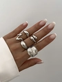 Set di 5 anelli d'argento con forme geometriche irregolari e design a serpente - K Bianco Set di 5 (5498)