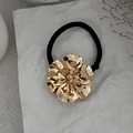 Elegante elastico per capelli con fiore in metallo dorato su sfondo effetto pietra - Oro