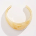 Minimalistische open hars armband met een stijlvolle amber marmeren textuur voor dames - Beige Gemarmerd (2473)