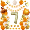 Détail du kit de fête automne avec bannière Happy Birthday et ballons feuilles d'érable - Kit 7ème Anniversaire