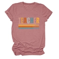 Détail de l'imprimé rétro Teacher Love Inspire sur le tissu du t-shirt rose poudré en coton - Or rose
