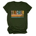 Détail du t-shirt enseignant vert armée montrant le tissu imprimé Love Inspire Educator - Vert Militaire