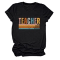 Détail de l'imprimé Teacher arc-en-ciel vintage sur un t-shirt noir à manches courtes - Noir