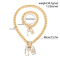 Detail van gouden Cubaanse ketting set met hart- en sleutelhangers en afmetingen - Ketting En Armband Set (4802) / Goud