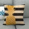 Detail eines Leinenkissenbezugs mit goldener Ananas auf Vintage-Streifenstoff - Goldene Ananas (4)