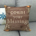 Detail van de linnen kussensloop met count your blessings tekst en herfst elementen - 45x45 cm / Tel Uw Zegeningen (1)