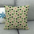 Détail de la texture en lin sur la housse de coussin avec sapins et rennes - Style Animaux de Camping en Forêt (3)