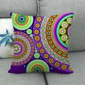 Federa in lino bohémien con motivi mandala colorati su divano grigio - Motivo Mandala Viola (1)