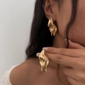 Irreguläre goldene Ohrringe im Lavadesign mit polierter Metalloberfläche - Lava-Fluid Stil-Gold (03264)