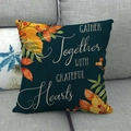 Détail d'une housse de coussin en lin avec feuilles d'automne sur canapé gris - Gather Together Vert Foncé (3)