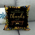 Détail de la housse de coussin en lin noir avec citation d'automne dorée - Action de Grâce Style Noir et Or (12)