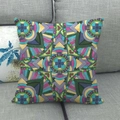 Nahaufnahme des böhmischen Mandala-Musters auf dem Leinen-Kissenbezug aus Baumwolle - Buntes Symmetrisches Mandala