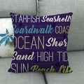 Housse de coussin en lin avec texte océan violet sur un canapé gris dans un salon - Texte de Plage Océan Violet (2)