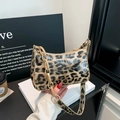 Borsa sottobraccio leopardata alla moda in vernice con elegante decorazione a catena - Cachi