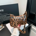Borsa sottobraccio alla moda con stampa leopardata e catena metallica decorativa chic - Marrone
