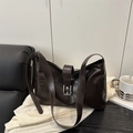 Borsa tote in ecopelle testa di moro con fibbia argentata e tracolla stile vintage - Marrone