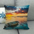 Detalle de la funda de cojín de lino con estampado de atardecer y barco de madera - Fotografía de Paisaje Marino al Atardecer (11) / 45x45cm