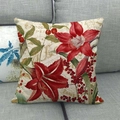 Détail de la texture du coussin en lin avec lys rouge et écriture française vintage - Lys Rouge et Texte Vintage Paris / 45x45 cm