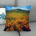 Nahaufnahme der Sonnenblumenfeld Kissenhülle auf grauem Sofa mit Leinenstruktur - 45x45cm / Goldenes Mohnfeld Landschaft (2)