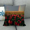 Detail des Sonnenblumen Kissenbezugs mit hochauflösendem Tulpenfeld Druck bei Sonnenuntergang - 45x45cm / Regenbogen Tulpenfeld Landschaft (4)