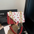 Elegante borsa a tracolla con stampa ciliegie rossa e bianca e catena d'oro da donna - Stampa Ciliegia / Rosso