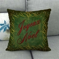 Detail der grünen Leinen-Kissenhülle mit rotem Joyeux Noël Text und Goldornamenten - Dunkelgrün Rot Gold Joyeux Noel Stil