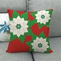 Detailansicht eines Kissenbezugs aus Leinen mit roten Weihnachtssternen auf dem Sofa - Roter Hintergrund Weißer Weihnachtsstern Stil